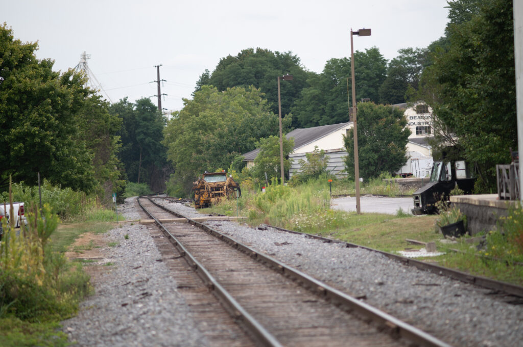 railroad tracks, taken with the Contax Zeiss 180mm f2.8 lens.