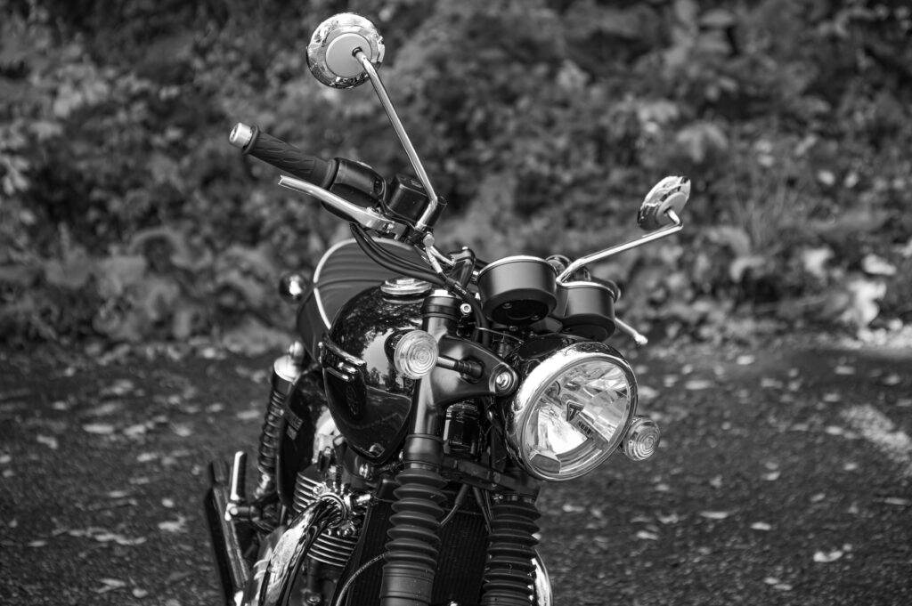 CONTAX Zeiss 28-85mm f3.3-4 B&W Motorcycle